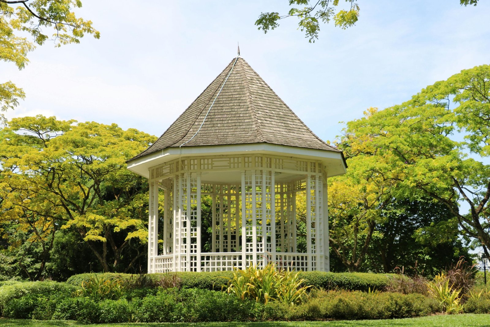 Why Every Villa Needs a Custom Pergola in the UAE Climate